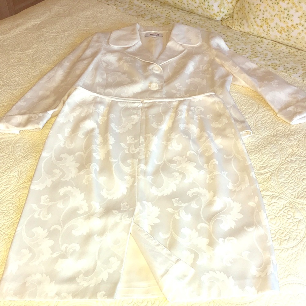 Suit Studio Women’s 2 Pc Suit